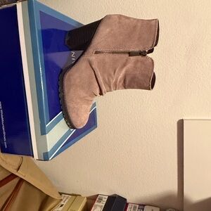White Mountain Taupe Ankle Booties size 8 Suede